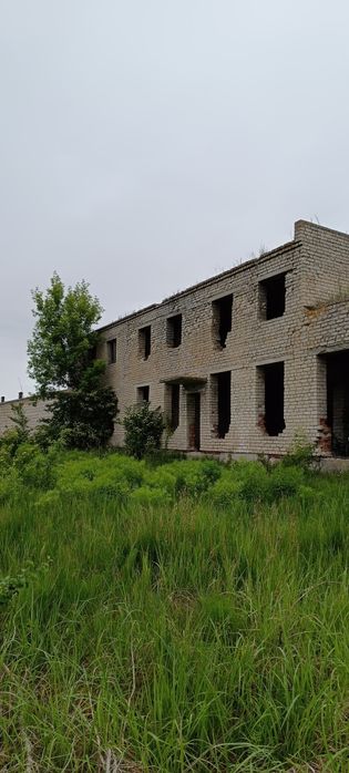 Будівля під комерційну діяльність.