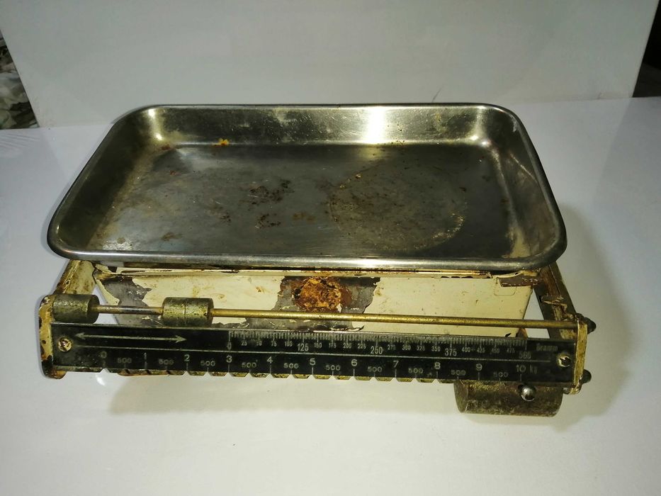 Balança de mesa vintage. muito interessante