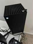 Xbox series s 1TB + 2 pady