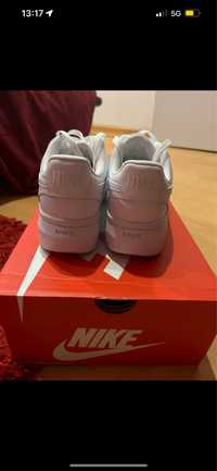 Tenis nike branco