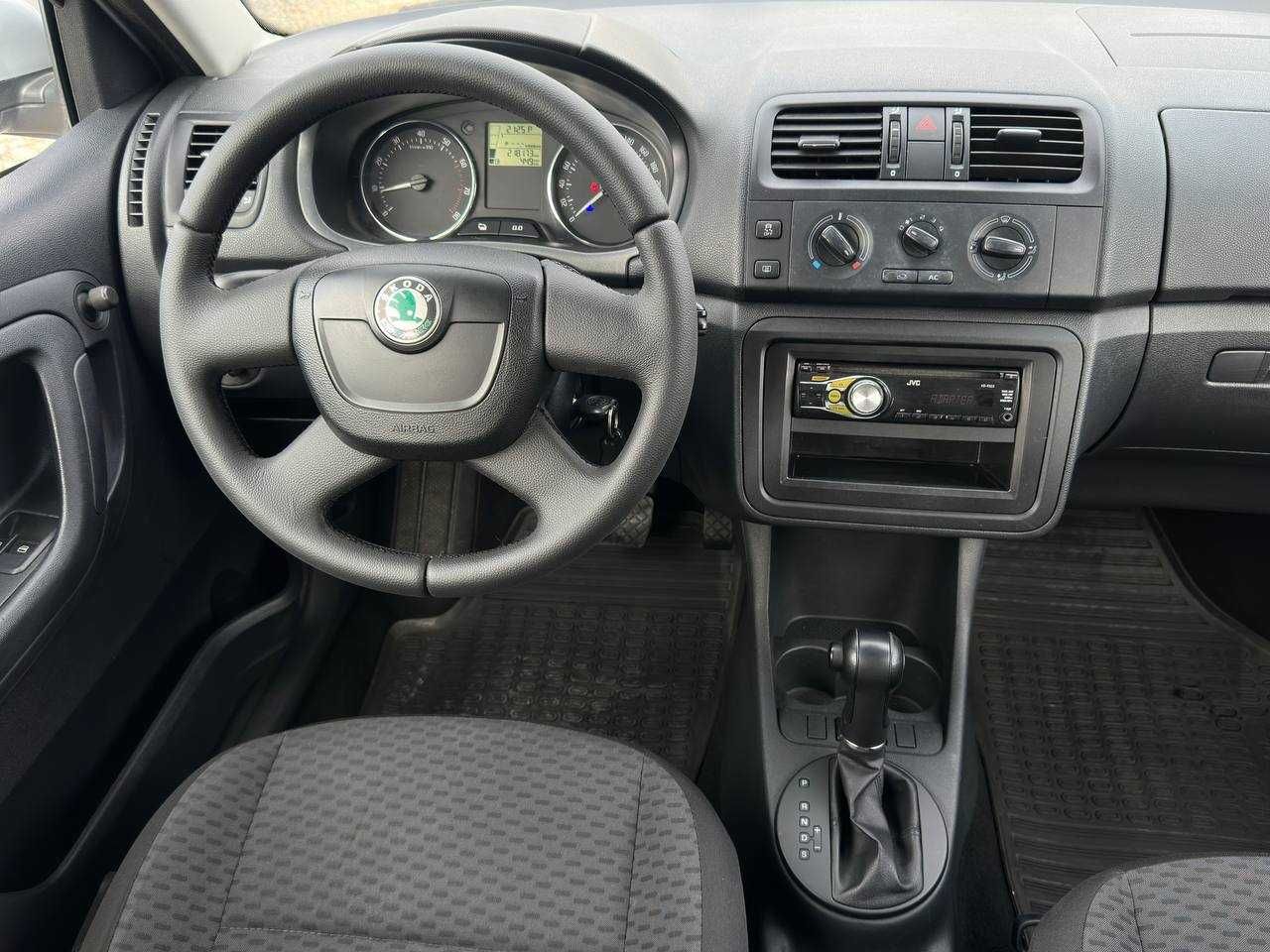 Авто Skoda Fabia 2011