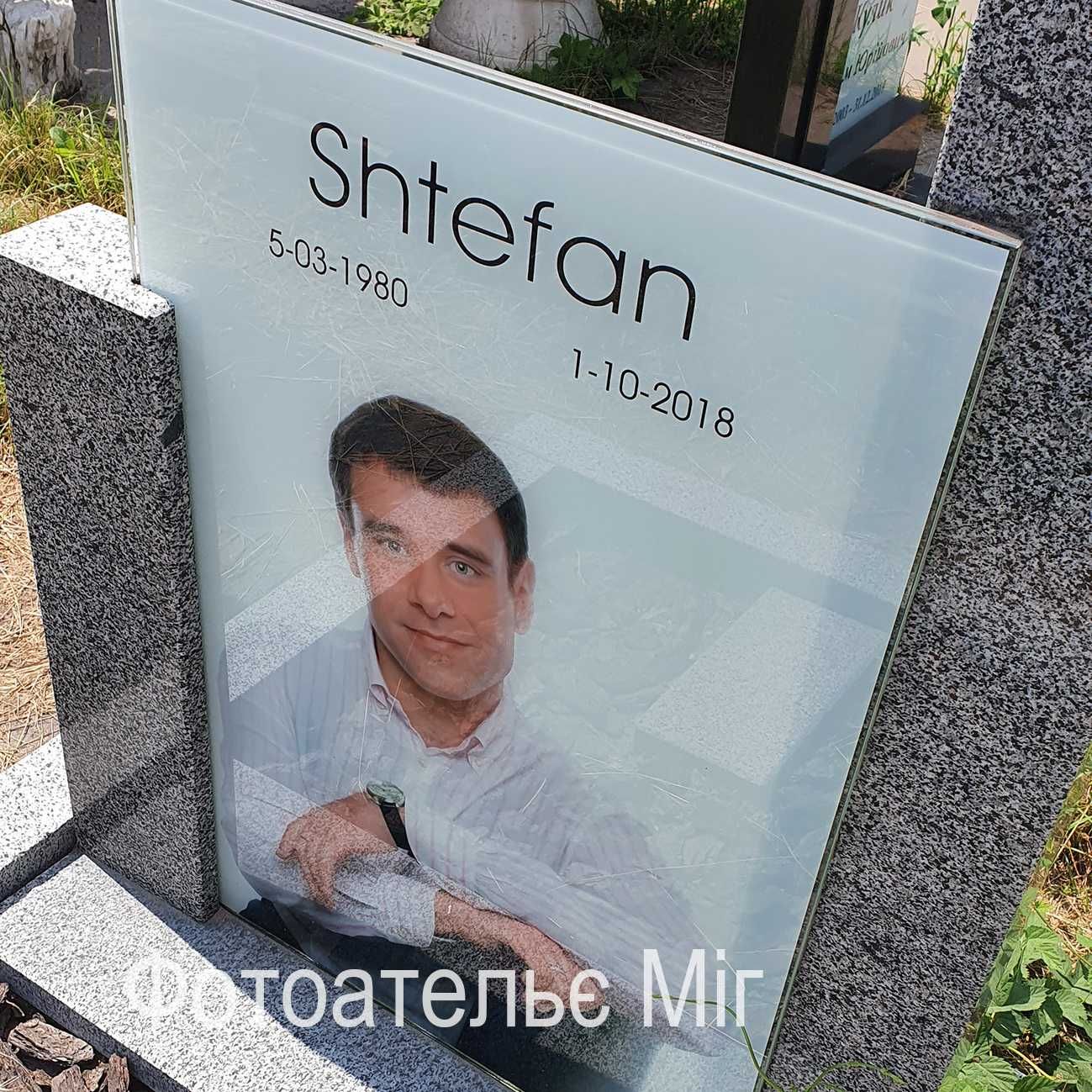 Фото в склі на пам'ятник - Ритуальні таблички та овали