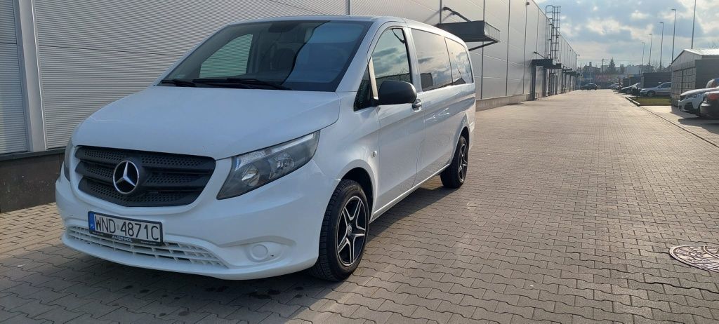 Wynajem busa 9 osobowego Renault Trafic wypożyczalnia busów z hakiem