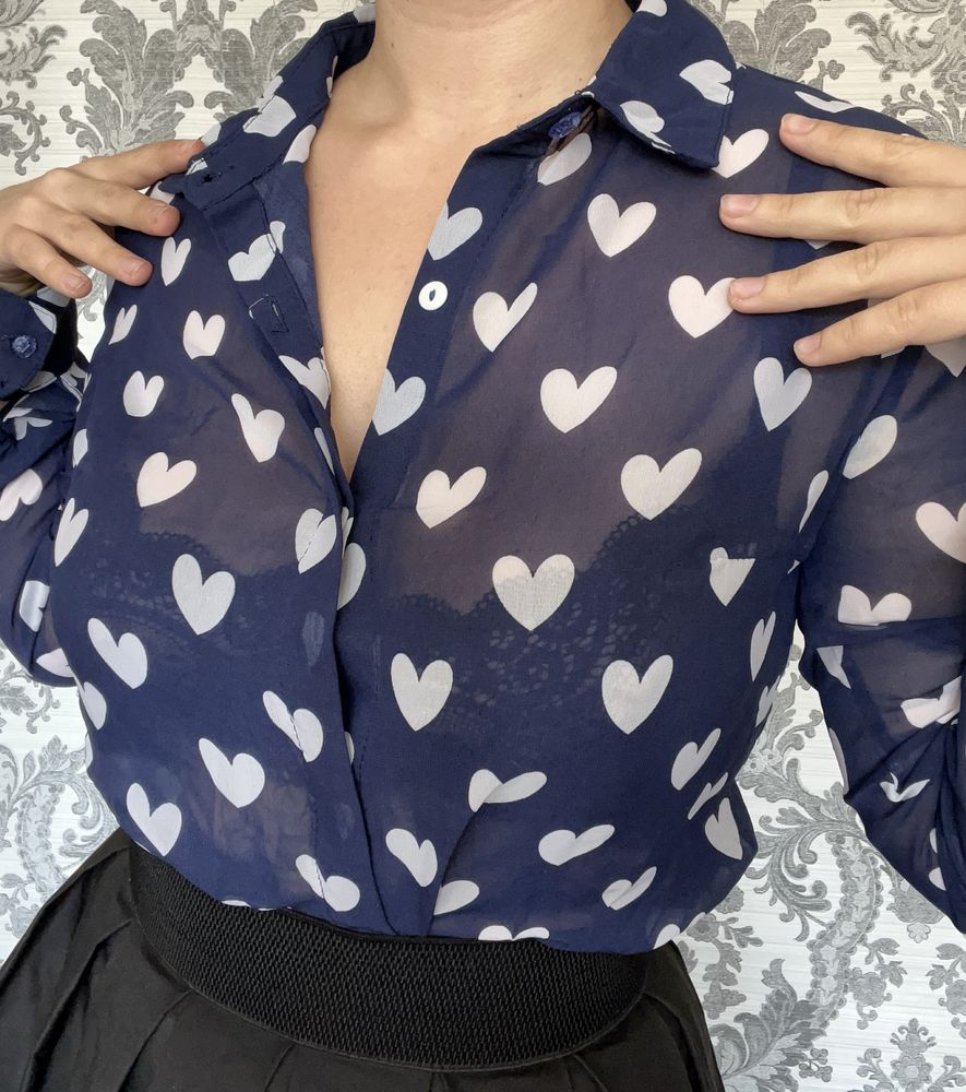 Синя блузка з сердечками