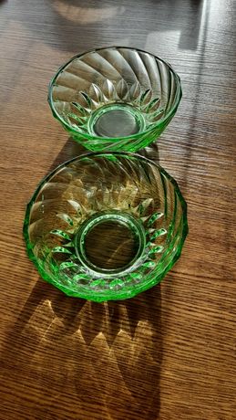 Paterki,miseczik z szkła w kolorze uranowej zieleni-2 szt.