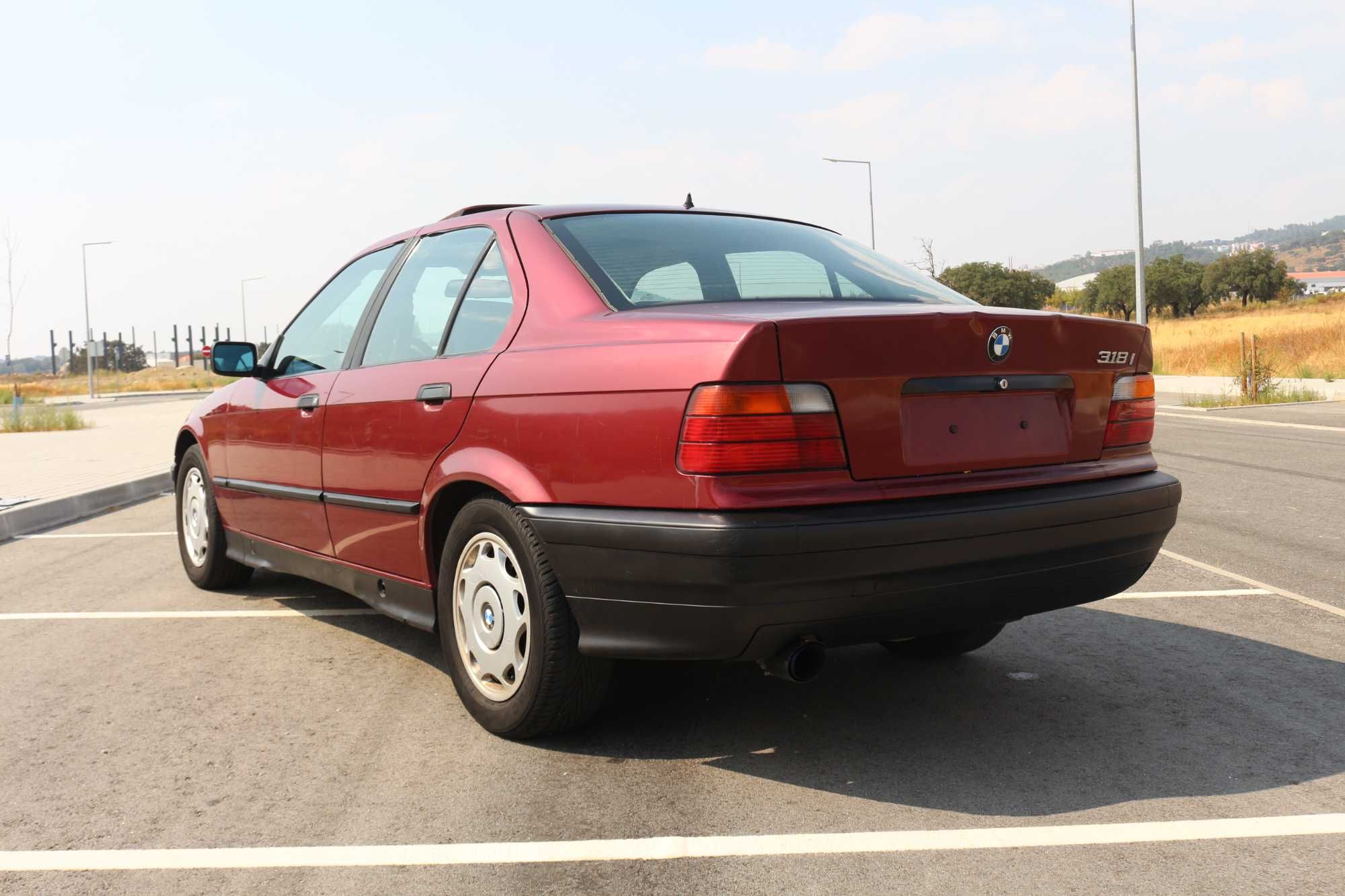 BMW E36 318i sedan