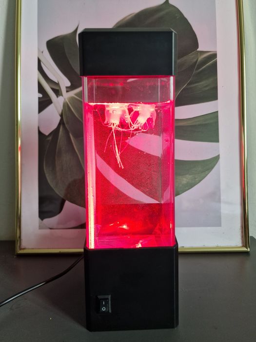 Lampa z meduzami uszkodzona