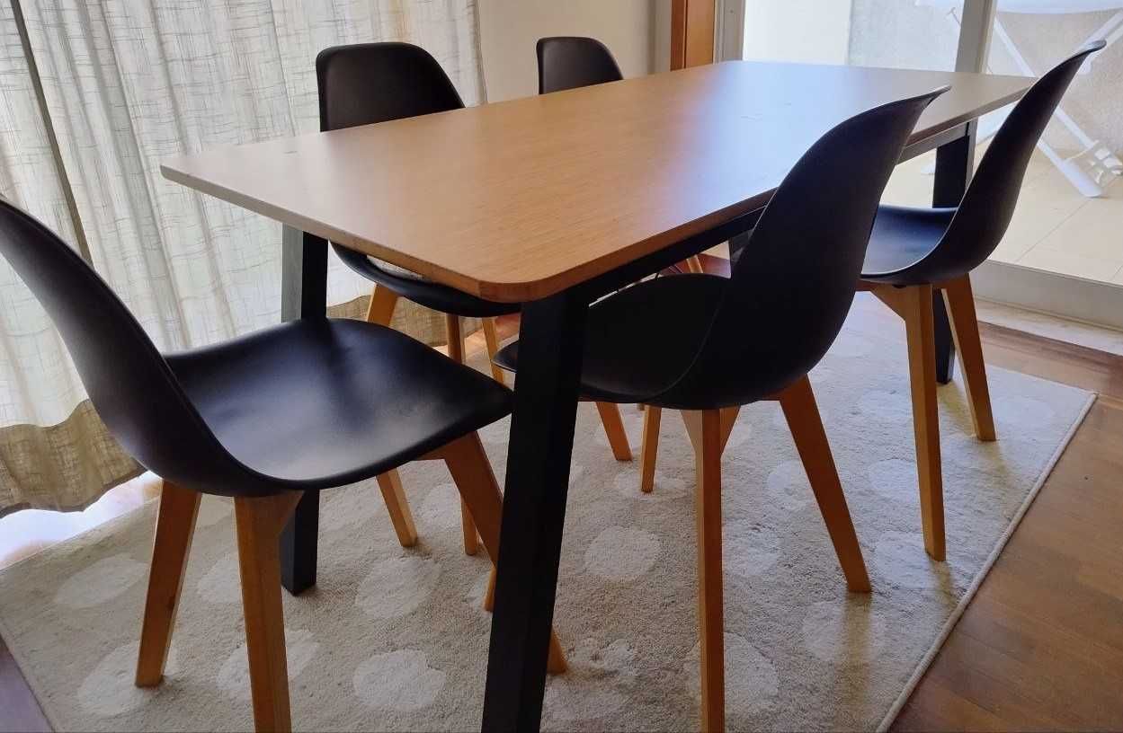 Vendo Conjunto Mesa + 5 cadeiras IKEA
