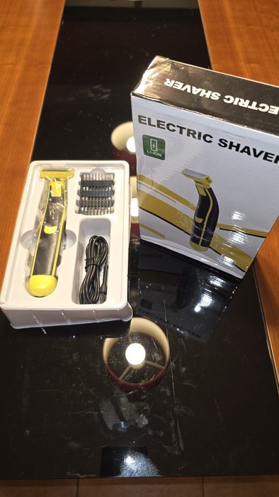 Máquina de barbear e cortar pelos ou cabelo