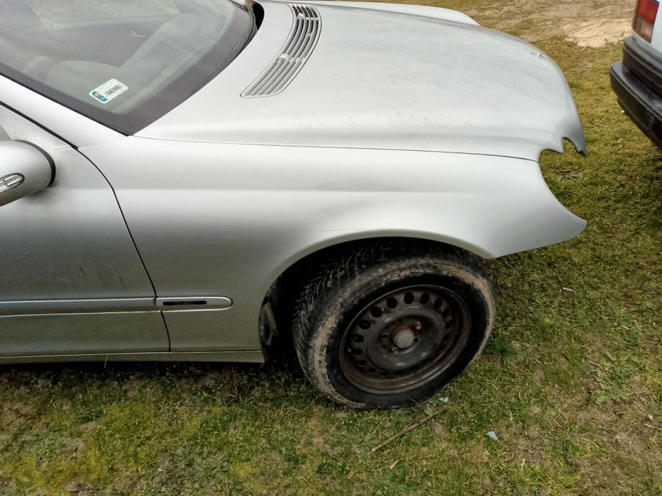 MERCEDES-BENZ W203 błotnik przedni prawy C744 kombi sedan lift