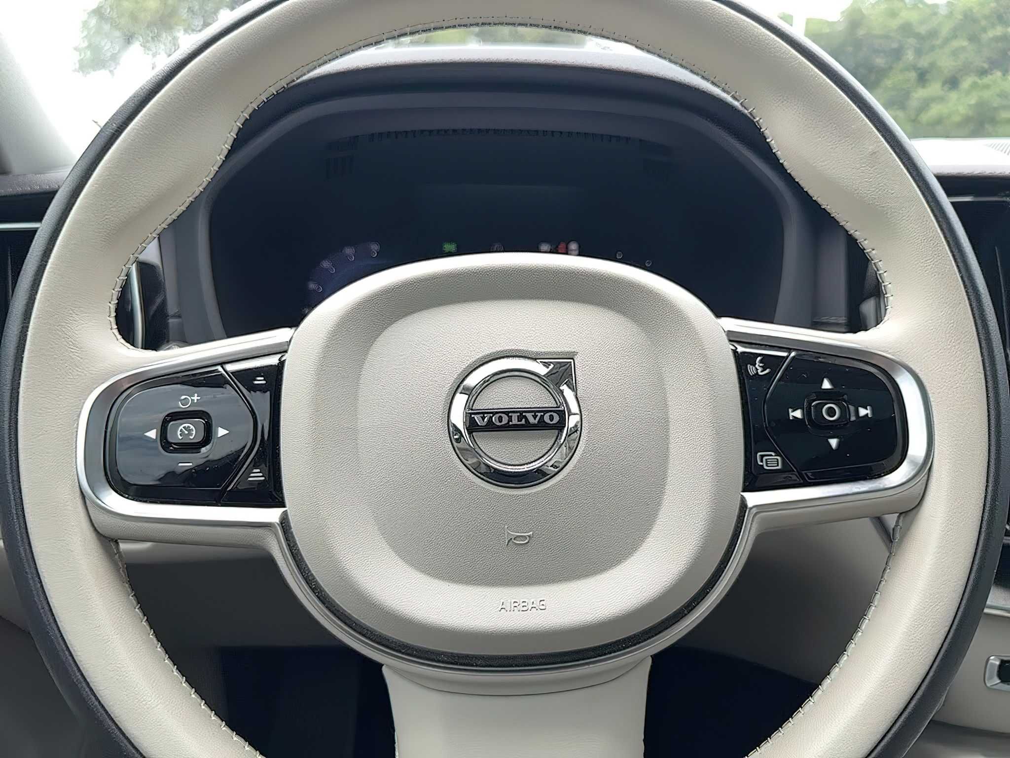 Volvo XC60 Recharge Ultimate T8 2023