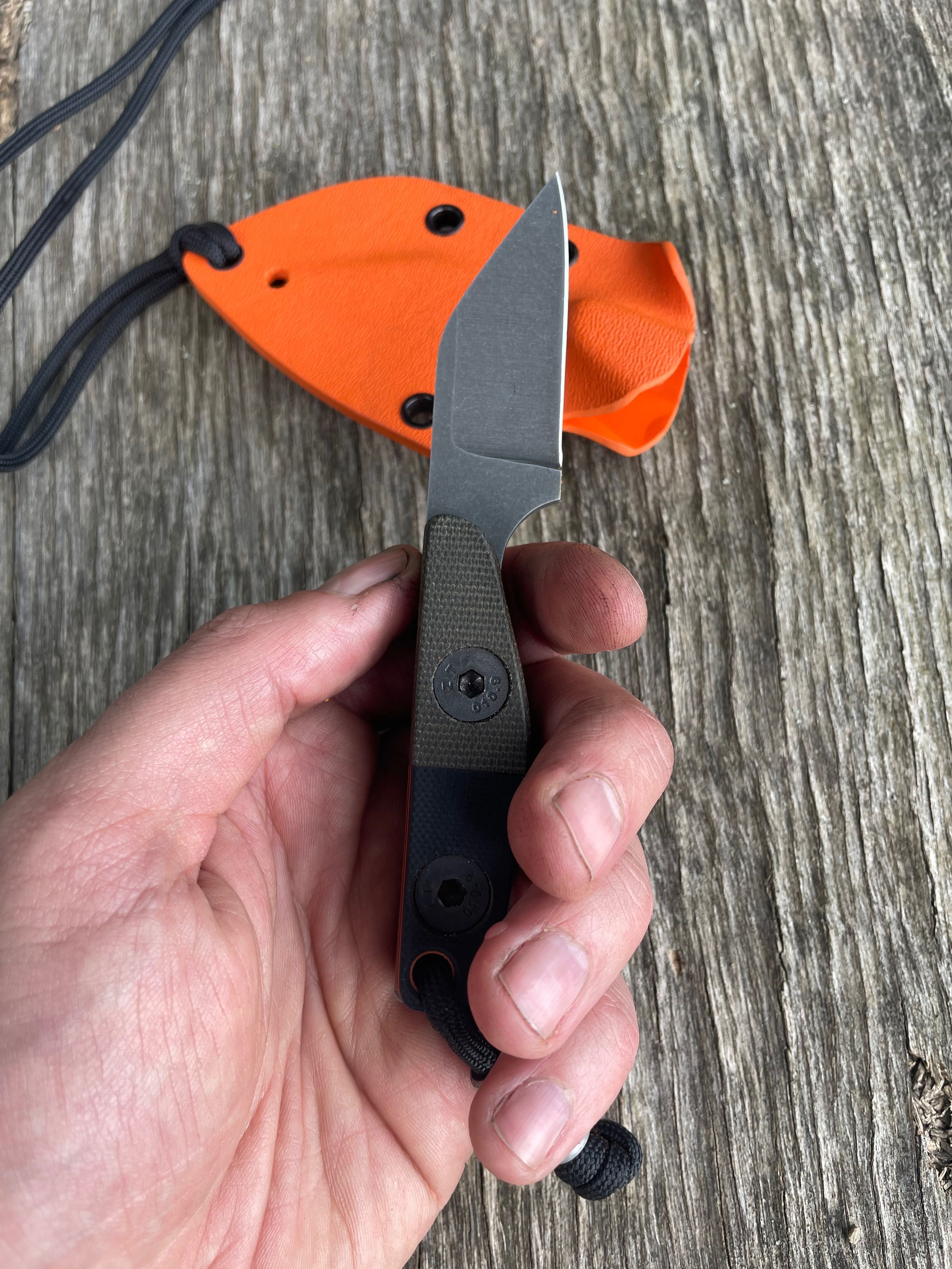 Nóż edc taktyczny neck