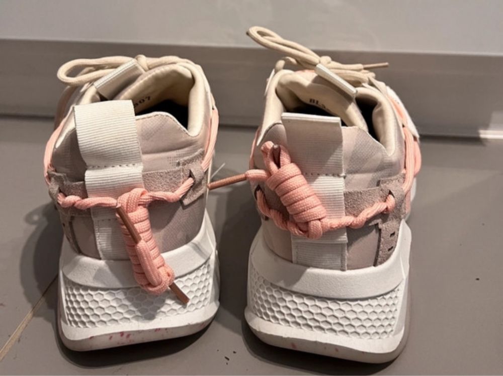 Buty sportowe r. 37