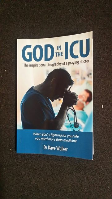 Продам книгу на английском God in ICU