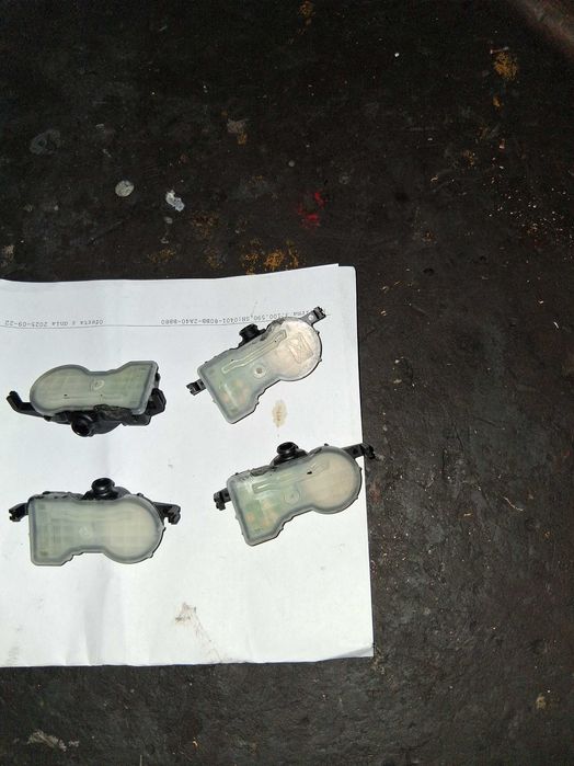 Czujnik ciśnienia w kołach Reno komplet