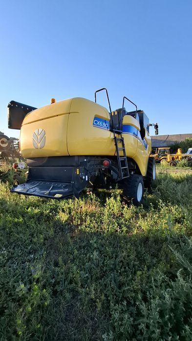 Комбайн New Holland CX 6.90 2017рік зі жниваркою та візком для неї