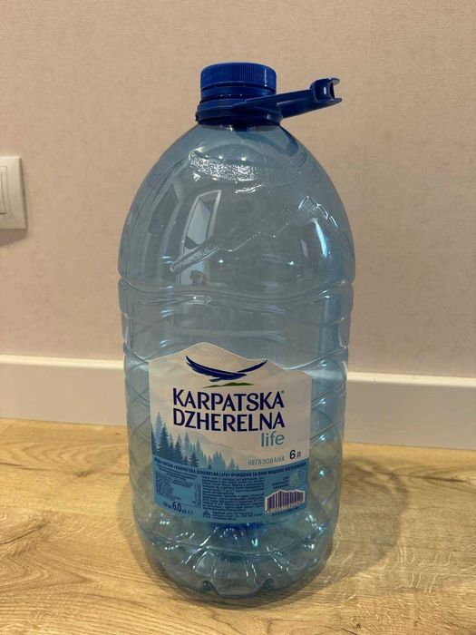 Продам бутылки ПЭТ для воды объёмом 6 литров.