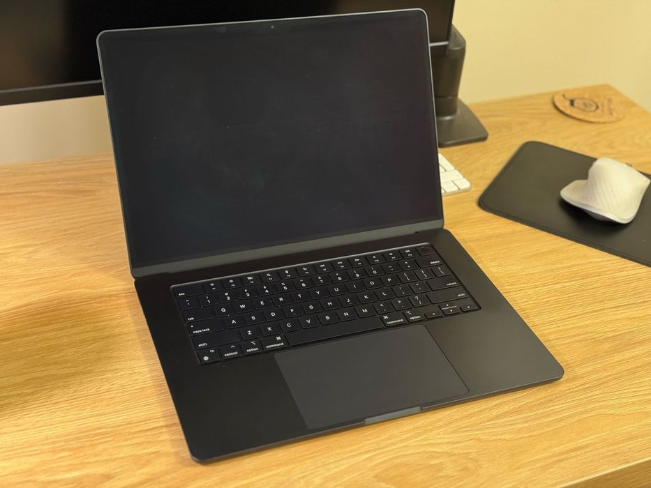 Apple MacBook Air 15” M2 2023 – 8GB / 256GB – Północ – 10/10 Idealny
