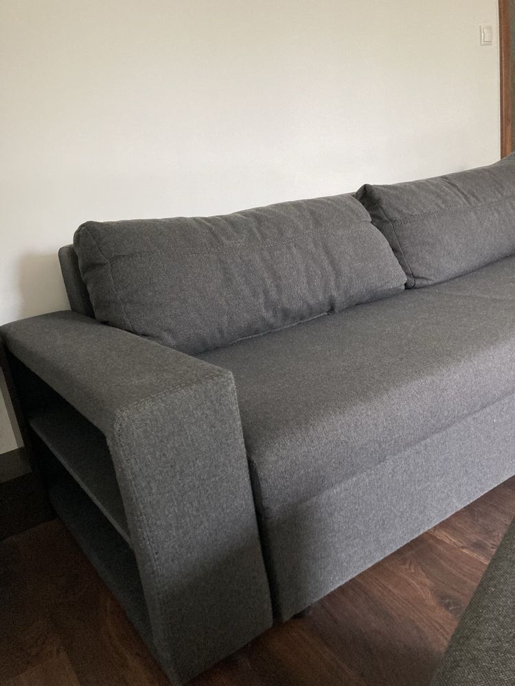 Wygodna kanapa / sofa 3-osobowa z funkcją spania i pojemnikiem + puf