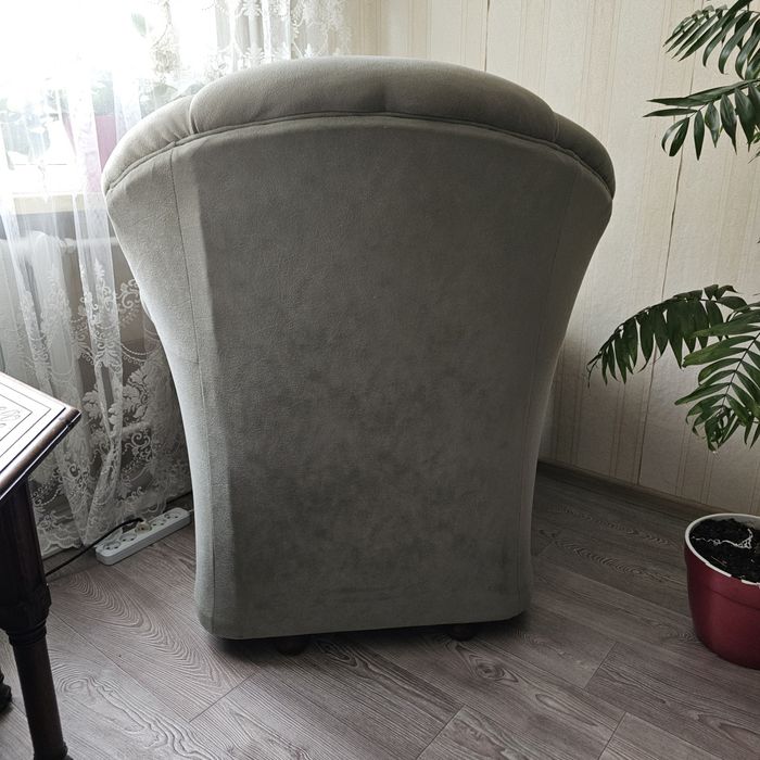 Красивые кресла (2 шт.)