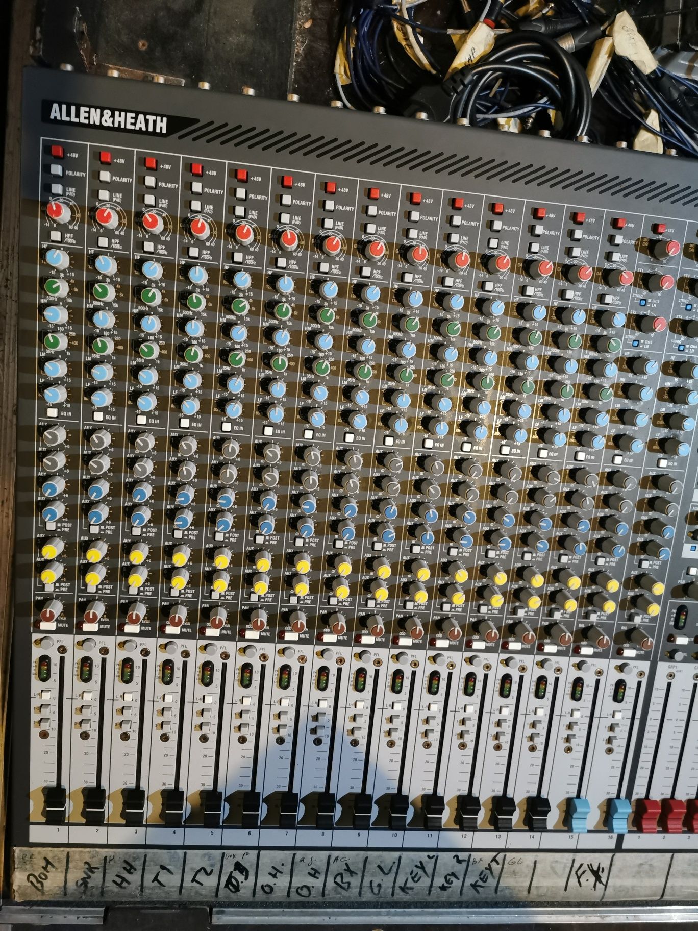 Mesa de som analógica Allen&Heath GL2400