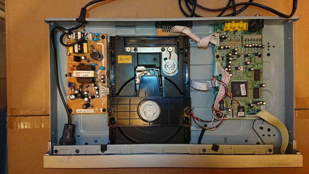 Odtwarzacz DVD Yakumo DVD Master DX4 pilot, DivX