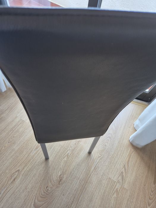 Mesa extensível em vidro  e 4 cadeiras