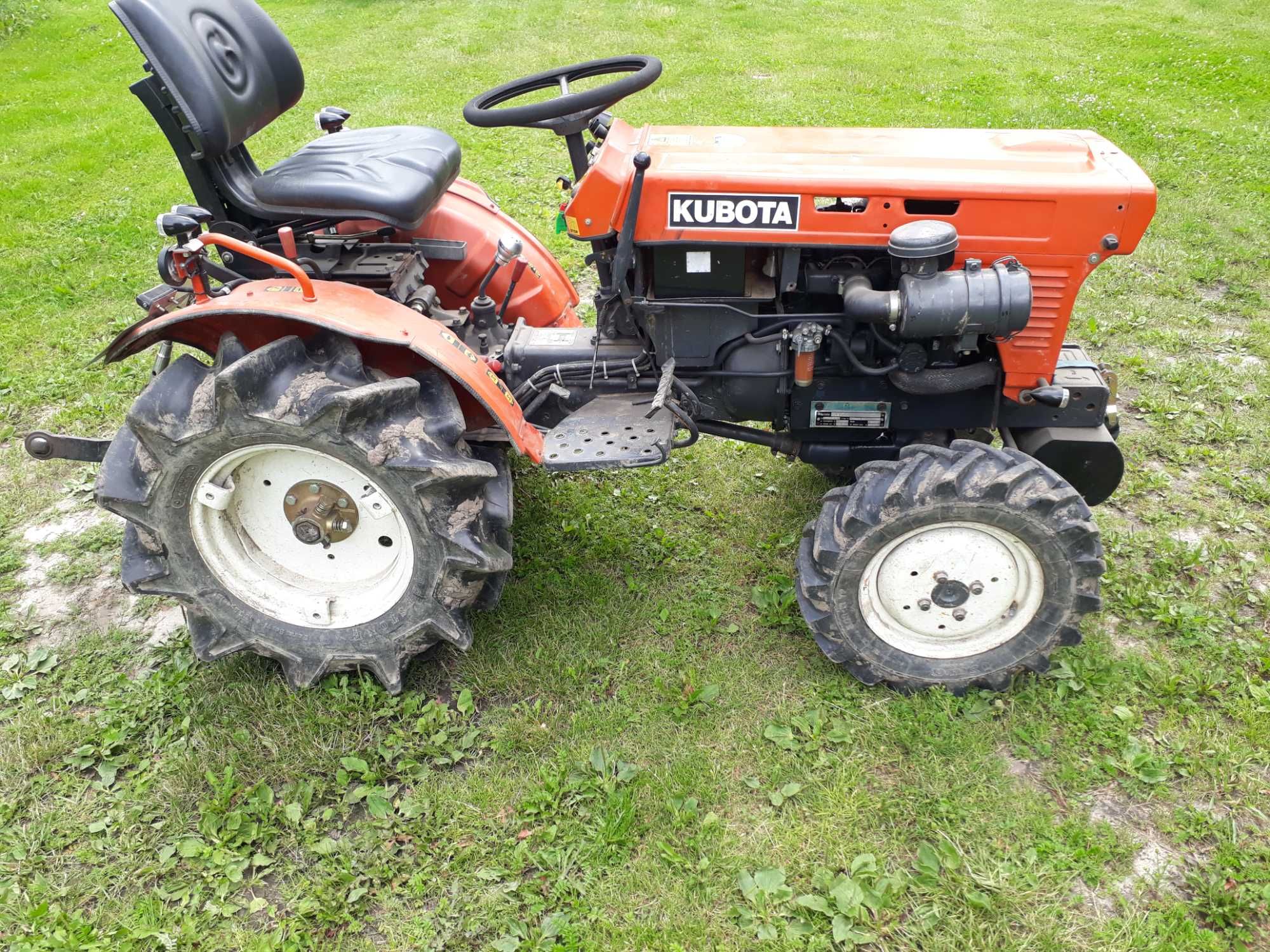 Traktorek Ogrodowy  Kubota B7001 4x4