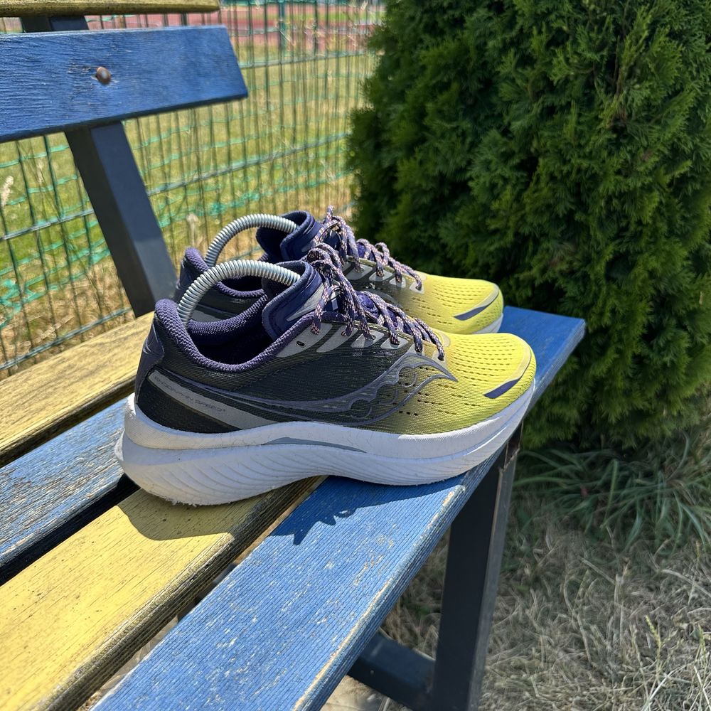 Жіночі кросівки saucony endorphin speed 3 розмір 40.5