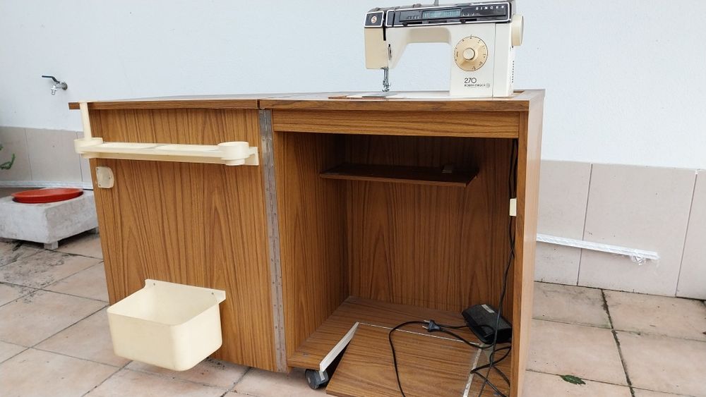 Movel com maquina de costura