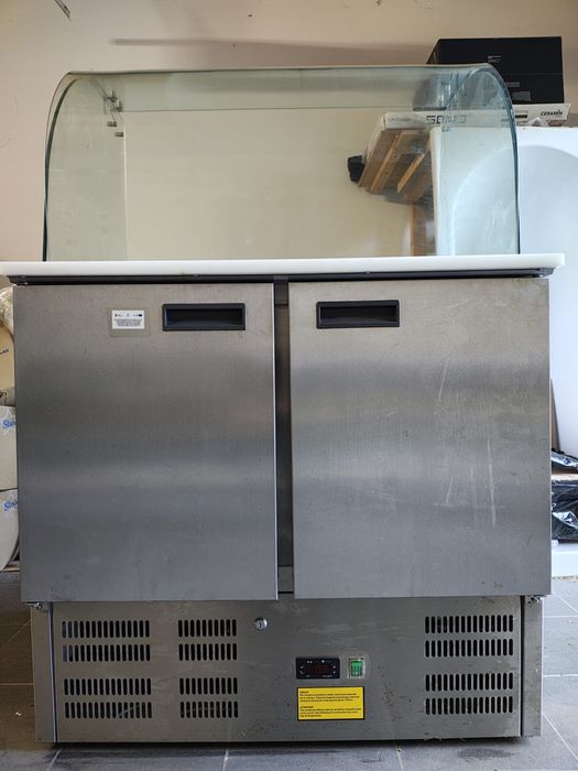 Stół chłodniczy sałatkowy Stalgast 900 z nadstawką-sprawny