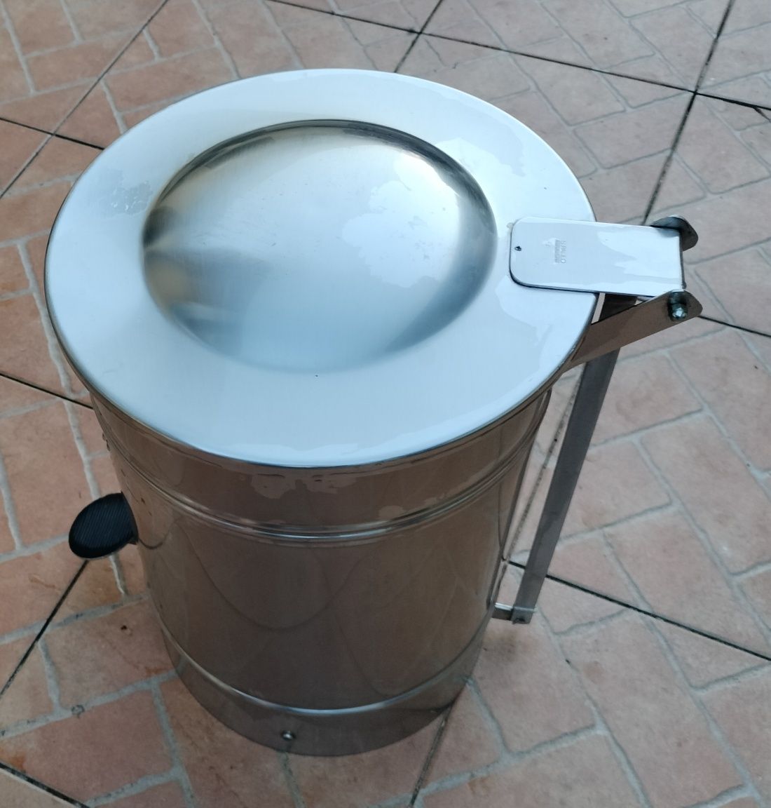 Caixote de lixo em aço inoxidável com tampa acionada por pedal