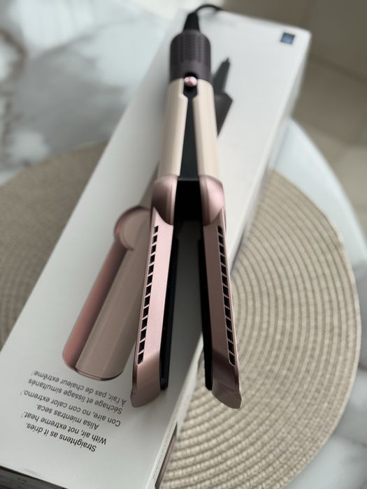 Продам фен-випрямляч для волосся Airstrait