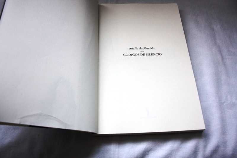 Livro Códigos do Silêncio de Ana Paula Almeida