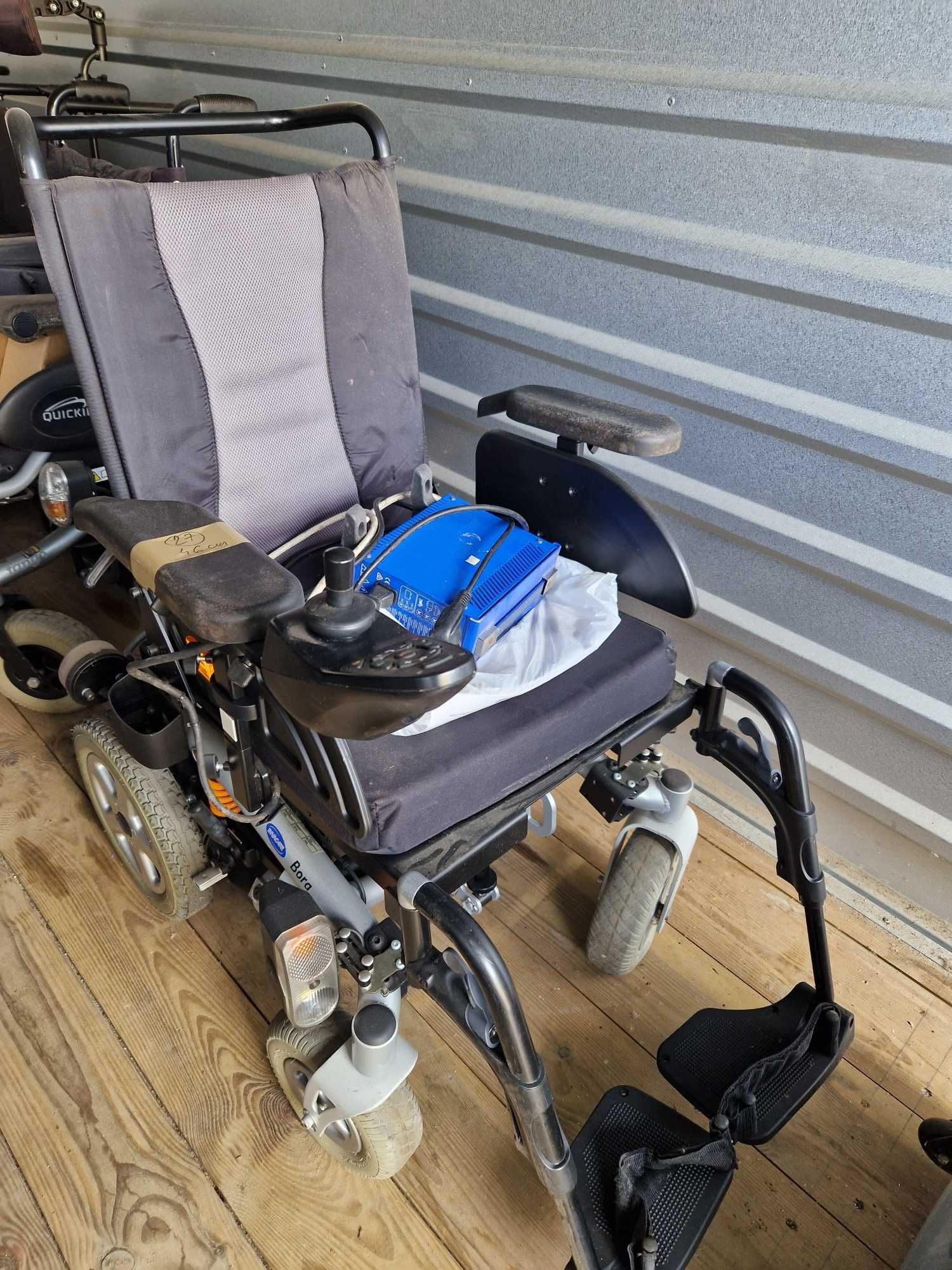 Wózek inwalidzki elektryczny INVACARE BORA siedzisko 46 cm - 27