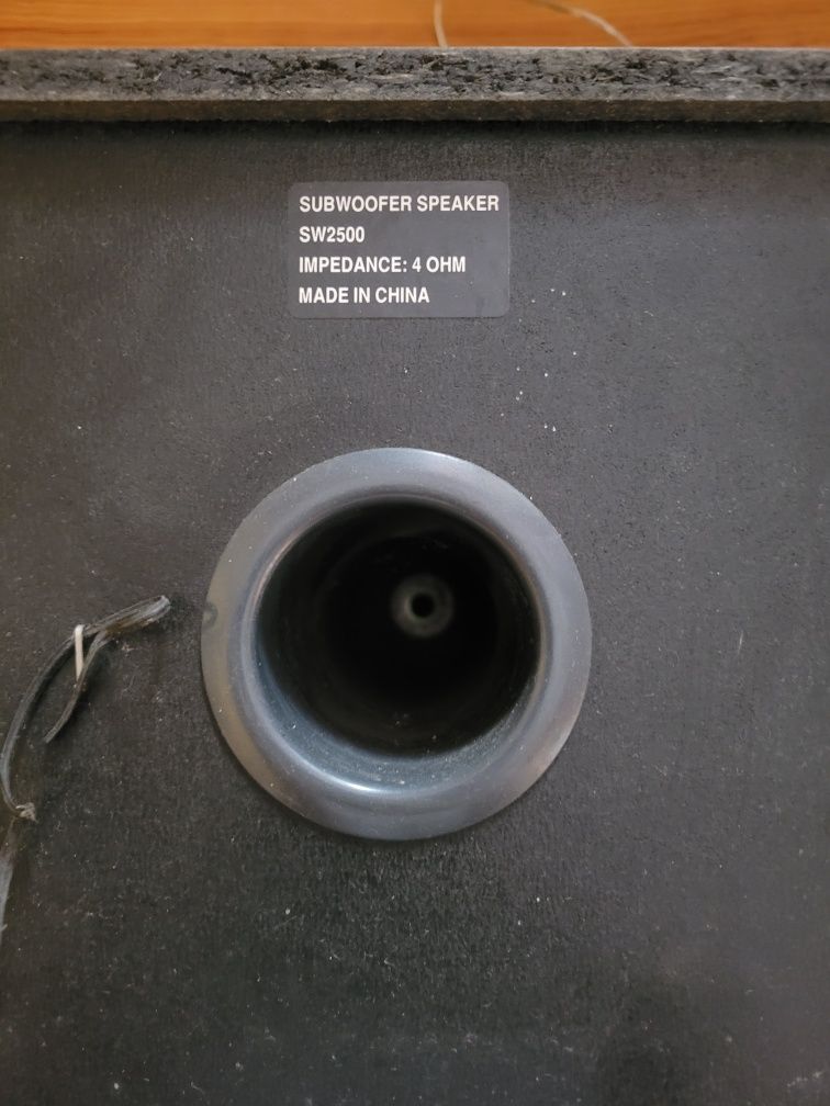 Subwoofer z 4 głośnikami