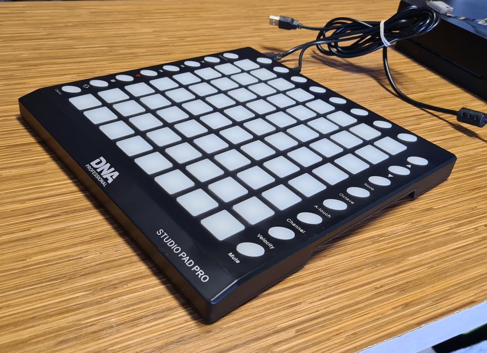 DJ DNA professional STUDIO PAD PRO - kontroler pad MIDI USB KOMIS