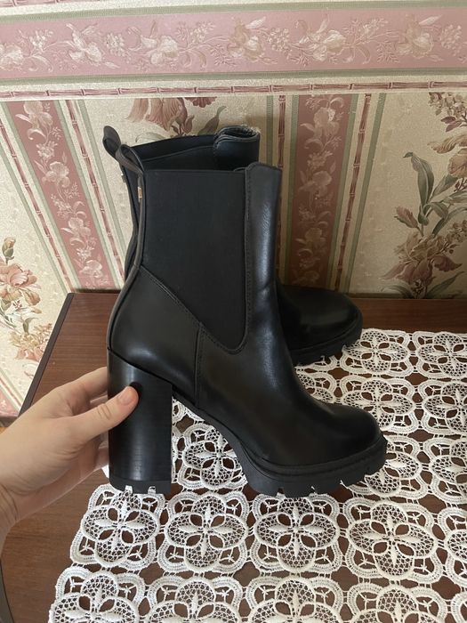 Ботильйони Anna Field чорного кольору