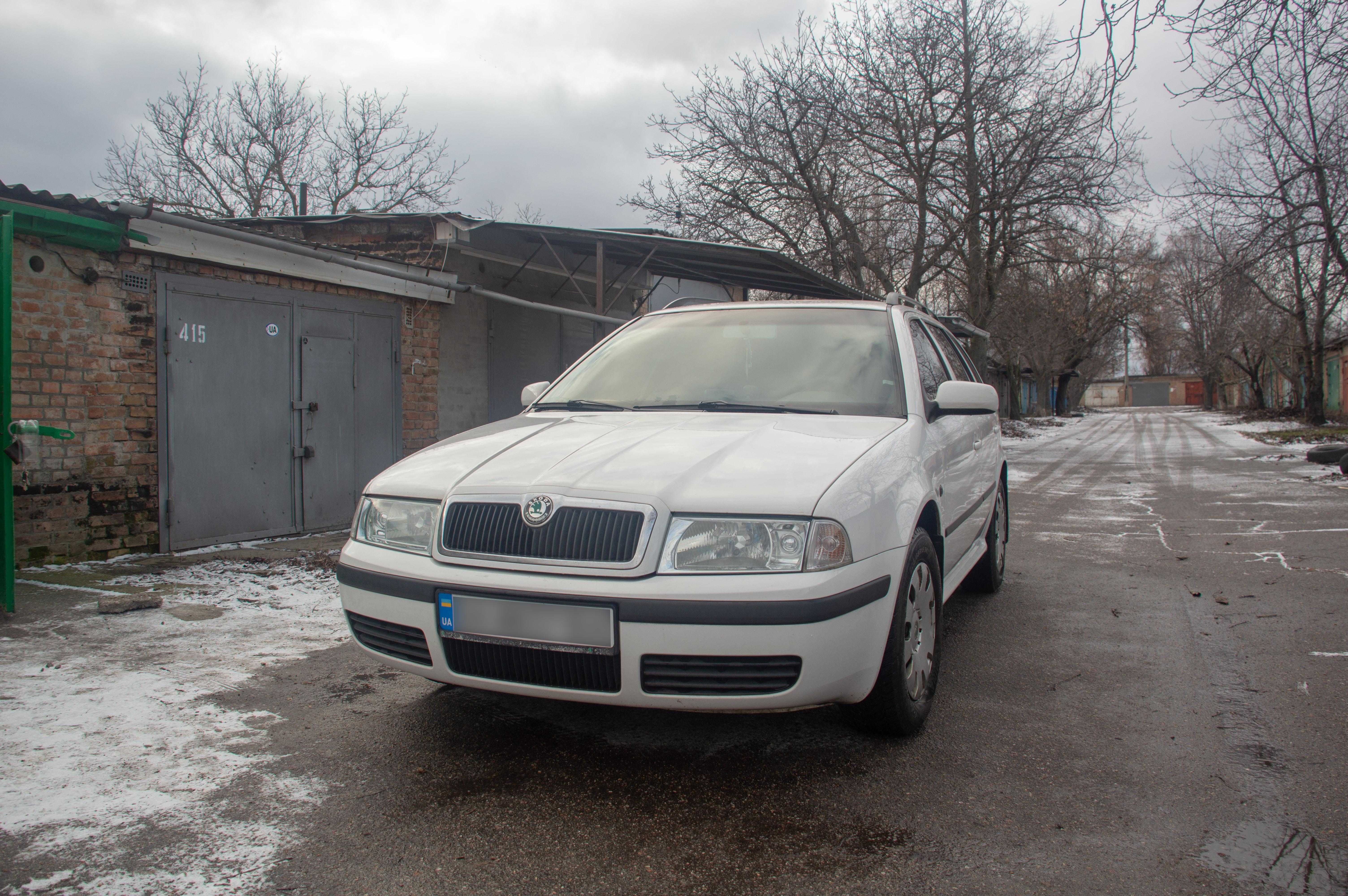 Продам автомобіль Skoda Octavia Tour 2009