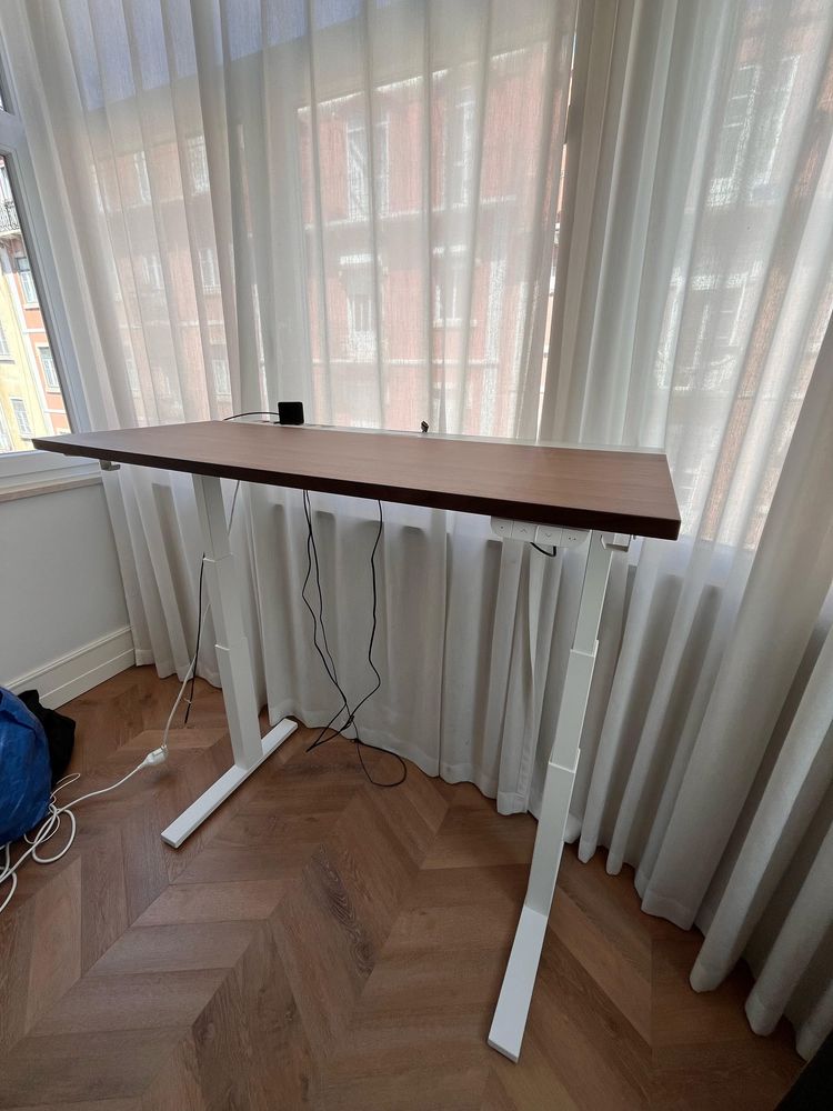 Standing desk / Secretaria eletrica