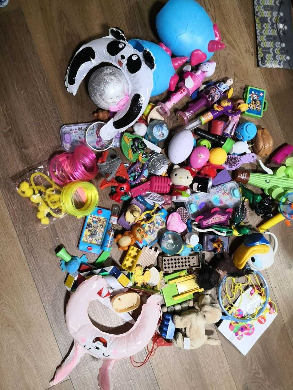 Набор детских игрушек разных