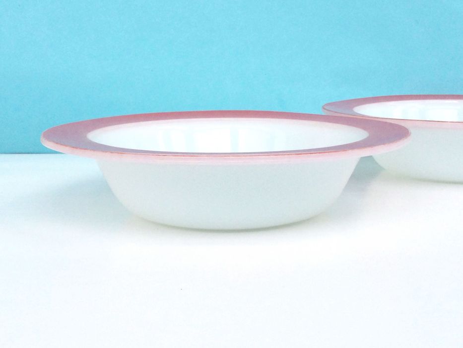 Conjunto de 2 Tigelas JAJ Pyrex | anos 60 | Branco e Rosa | 15 cm