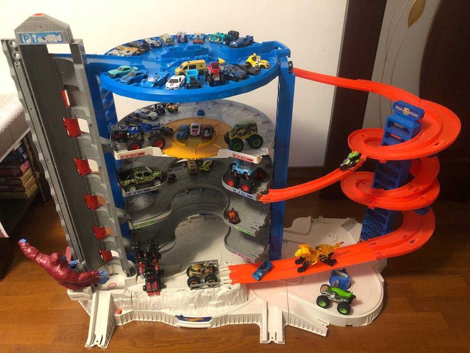Хот Вілс неймовірний гараж-гігант з горилою Hot Wheels Super