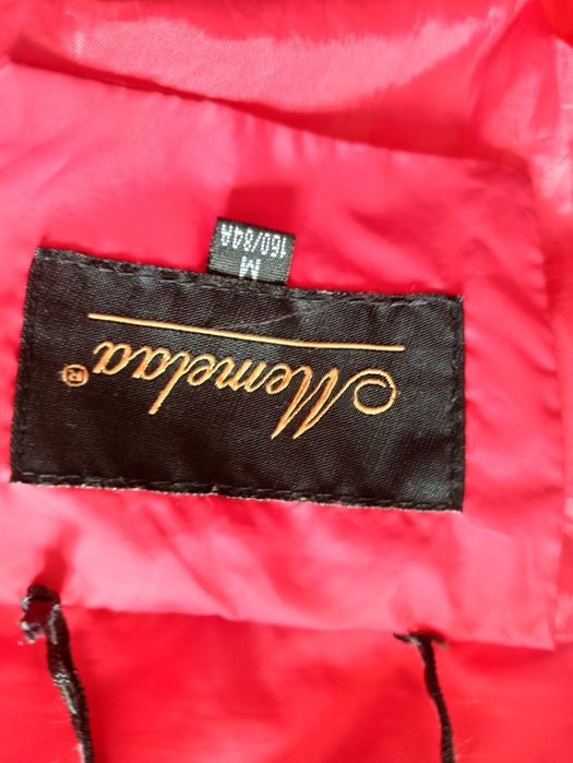 Червона коротка куртка М