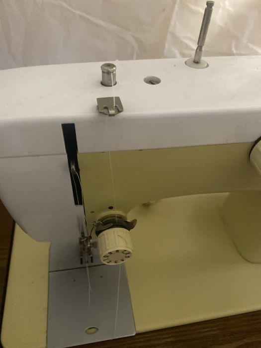 Швейна машинка Чайка 142-М