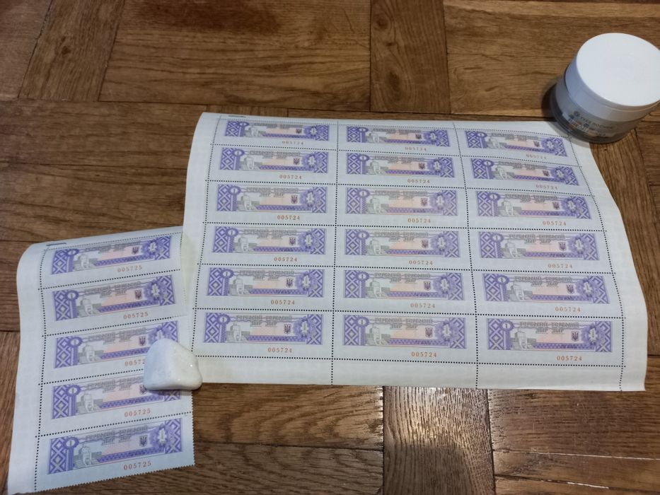 Гербові марки 1 гривня 23 шт