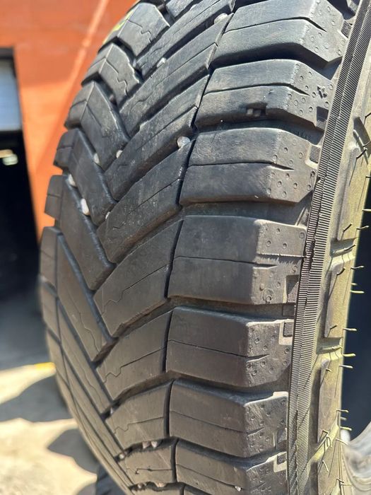215/65x16c Michelin