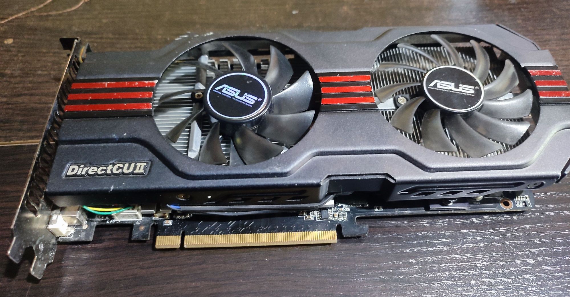 Asus GeForce GTX 560 Ti Direct Cu II