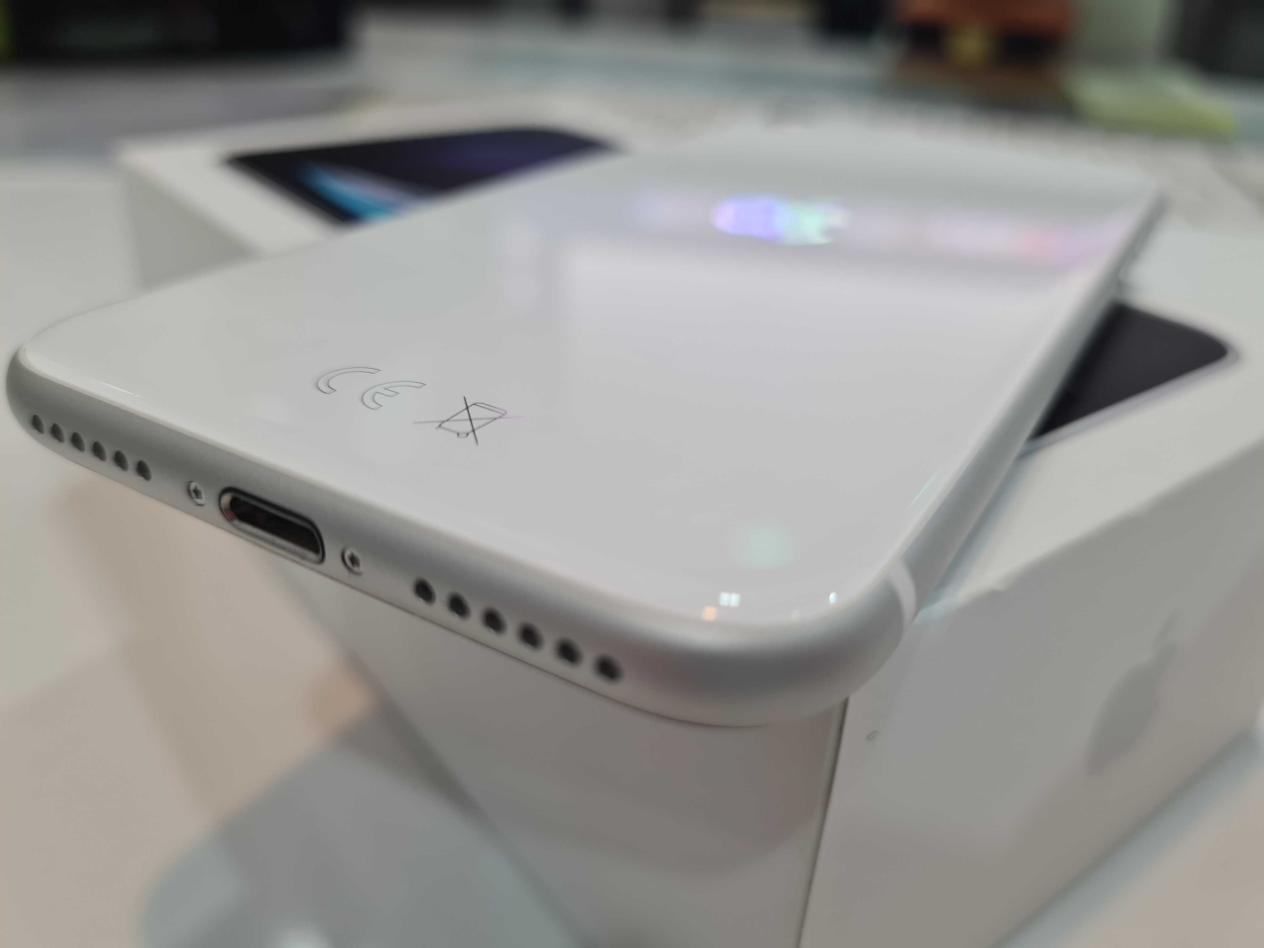 Apple iPhone SE, 128GB Biały (NOWY)