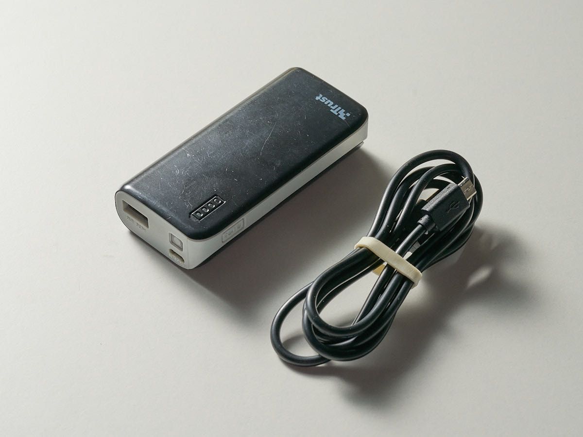 Powerbank 4400mAh com lanterna integrada